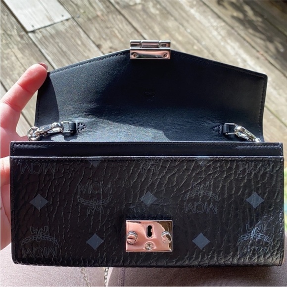 MCM| Chain Crossbody Wallet| Black - Picture 2 of 7